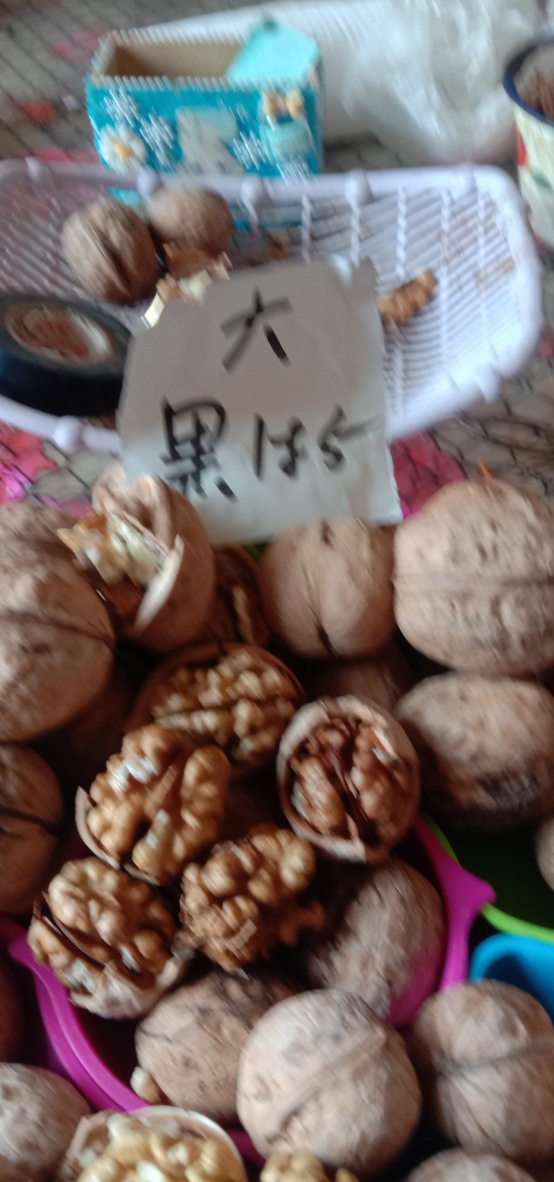 薄皮核桃，白露后成熟，皮薄，肉厚油质高，自然脱落，