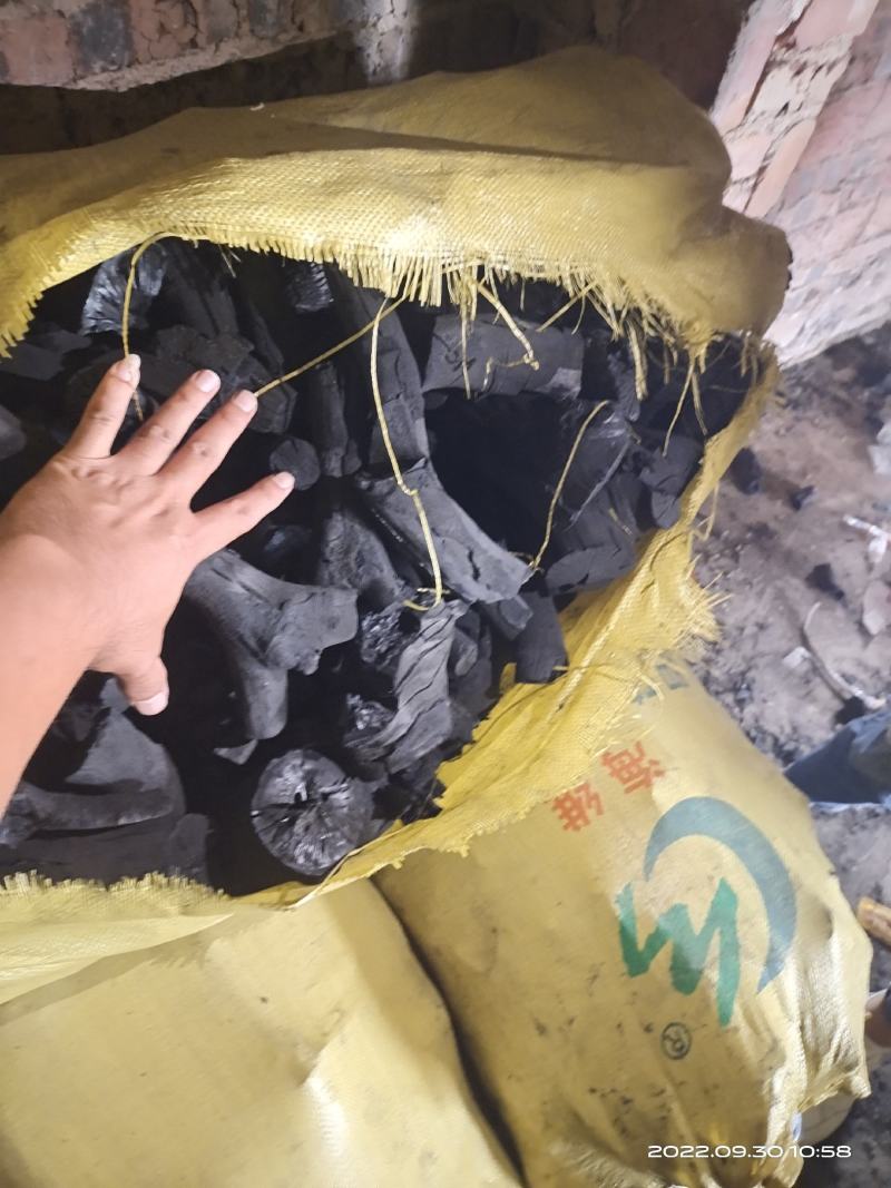 荔枝木炭，耐火，无水份无炭头，无炭皮。
