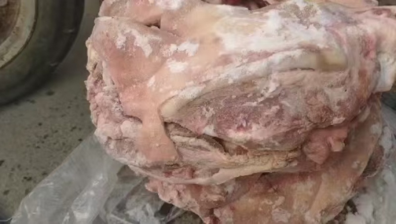 劈半猪头抄码，色泽新鲜，价格便宜，性价比高，欢迎新老客