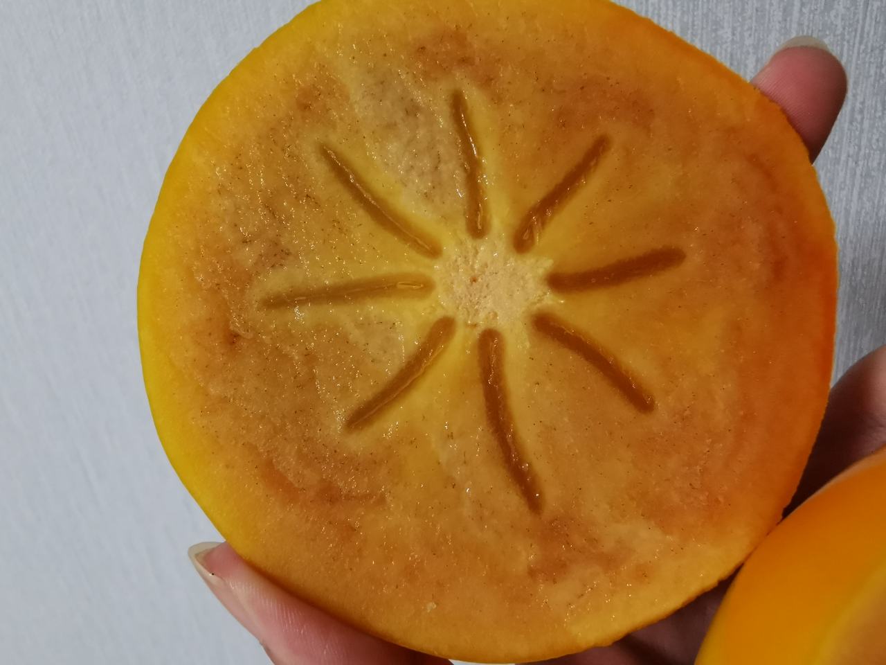 巧克力脆柿子制作甜点展示图