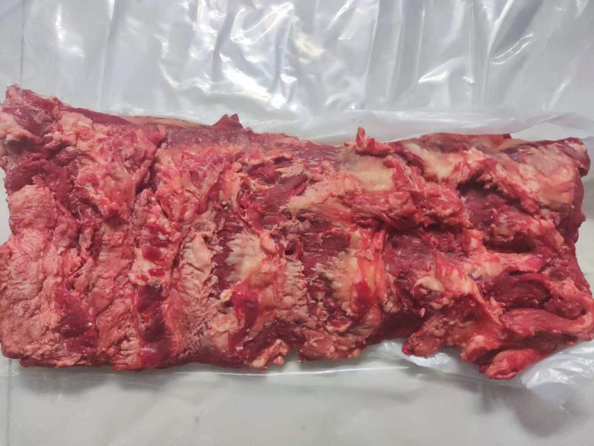 西门塔尔牛肉与黄牛肉切片对比图