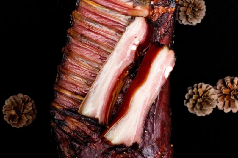 烟熏柴火腊肉二刀肉香肠前腿肉库房大量
