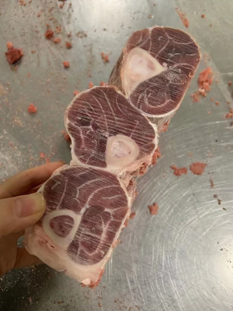草地溜达羊小腿，腿肉的营养价值特别丰富，适合各种人群！