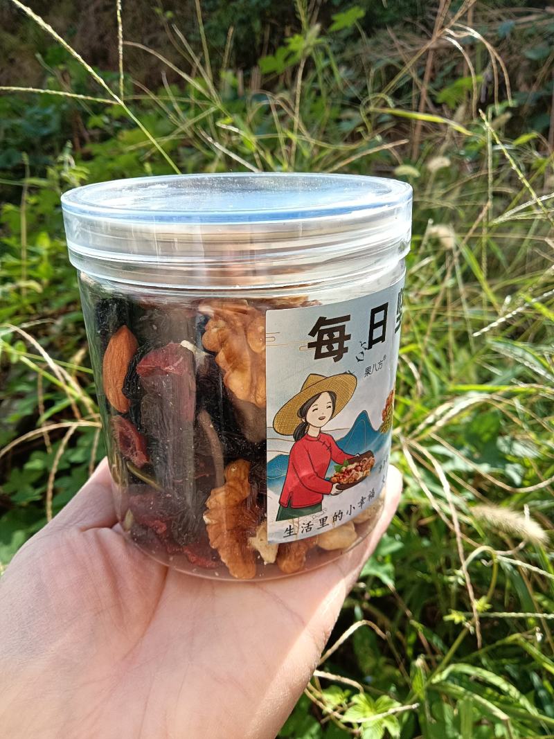 新货每日坚果休闲零食坚果包，罐装，袋装散装批发一件代发