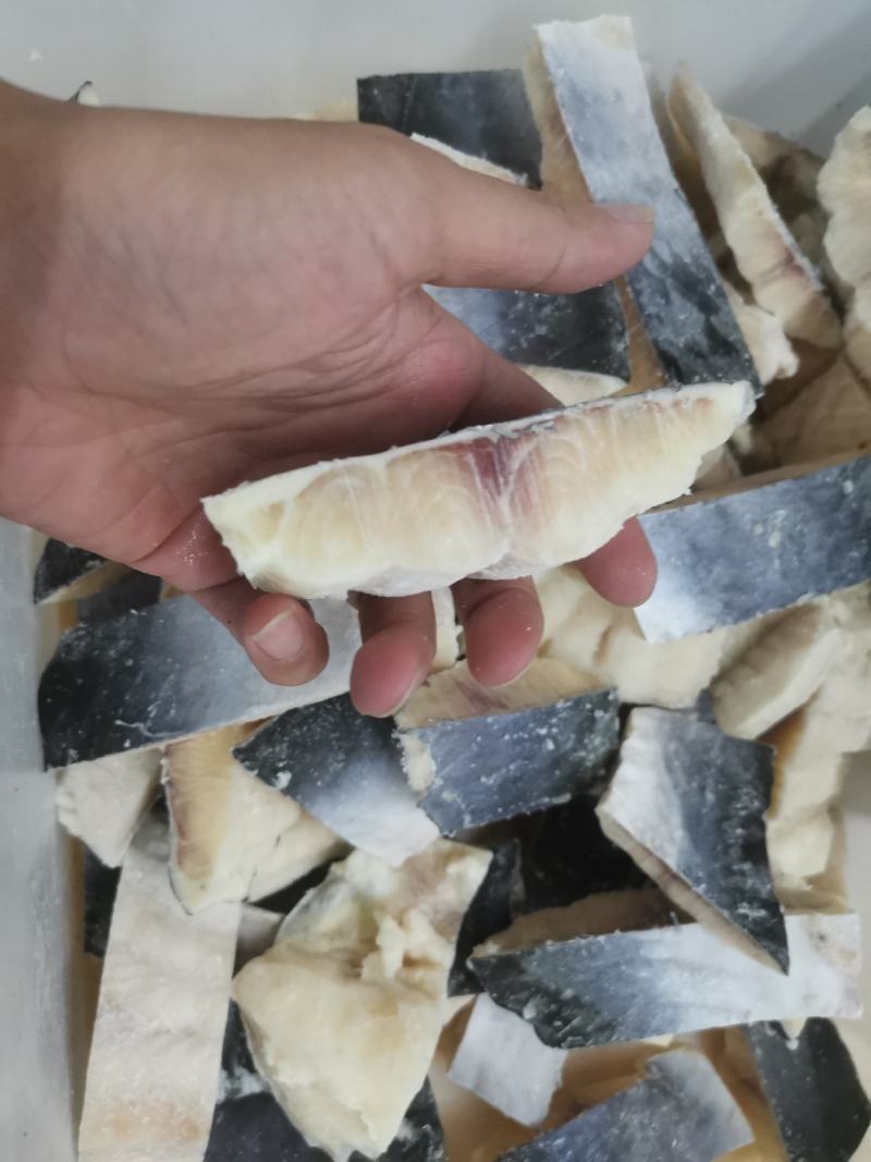 无骨带皮鮰鱼块（10KG/件（80-150克/块）
