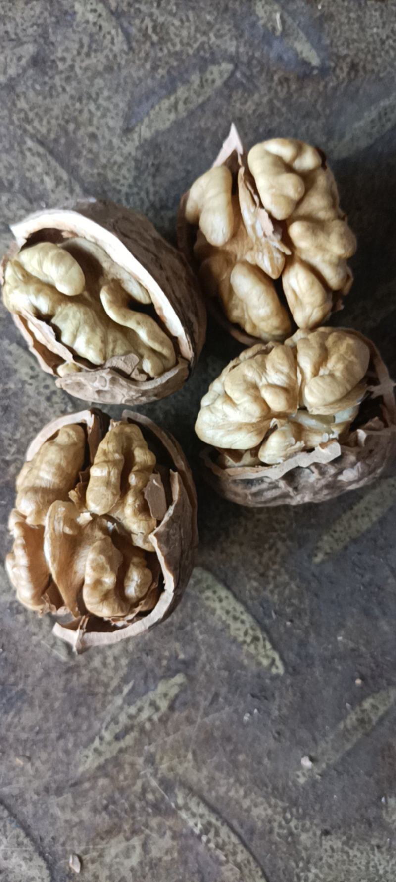四川省大谅山盐源青皮核桃，核桃仁，干核桃，软籽石榴