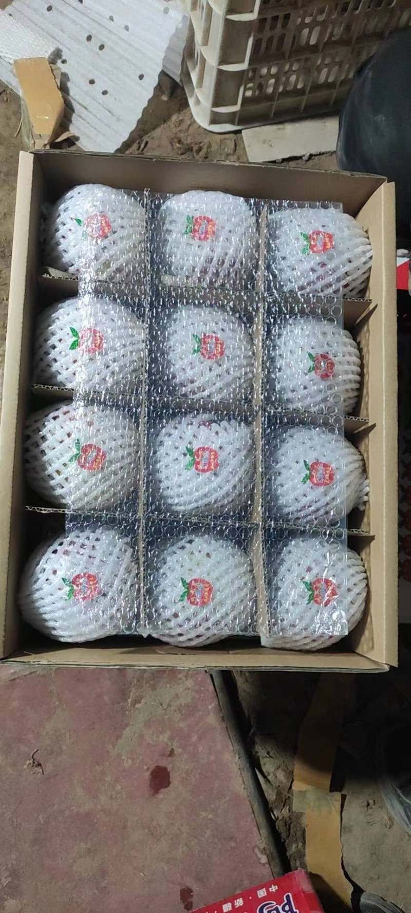 新疆阿克苏冰糖心红富士苹果，脆甜可口，产地直发，品质保证