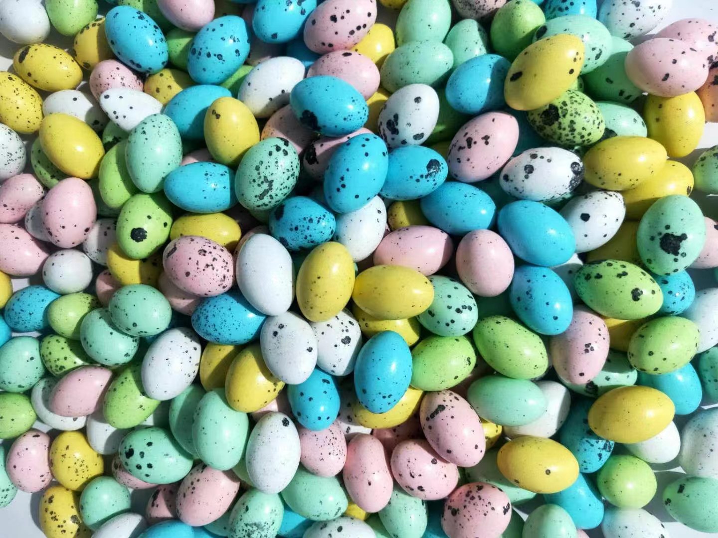 巧克力在隔水加热中逐渐融化,色泽浓郁,质地顺滑 巧克力融化过程