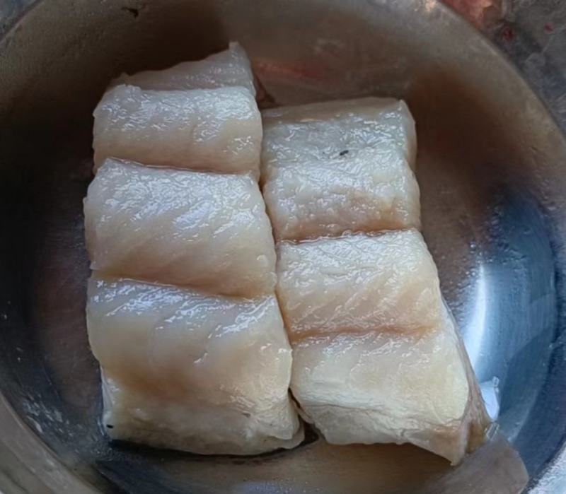 无骨带皮鮰鱼块（10KG/件（80-150克/块）