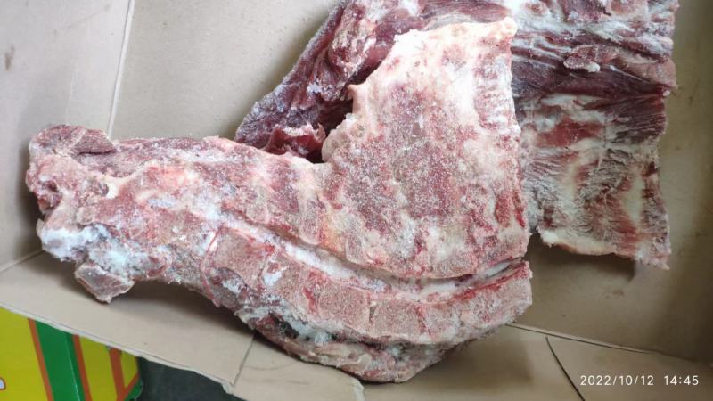 194母猪颈骨，含肉率高，色泽新鲜，性价比高，欢迎来选购