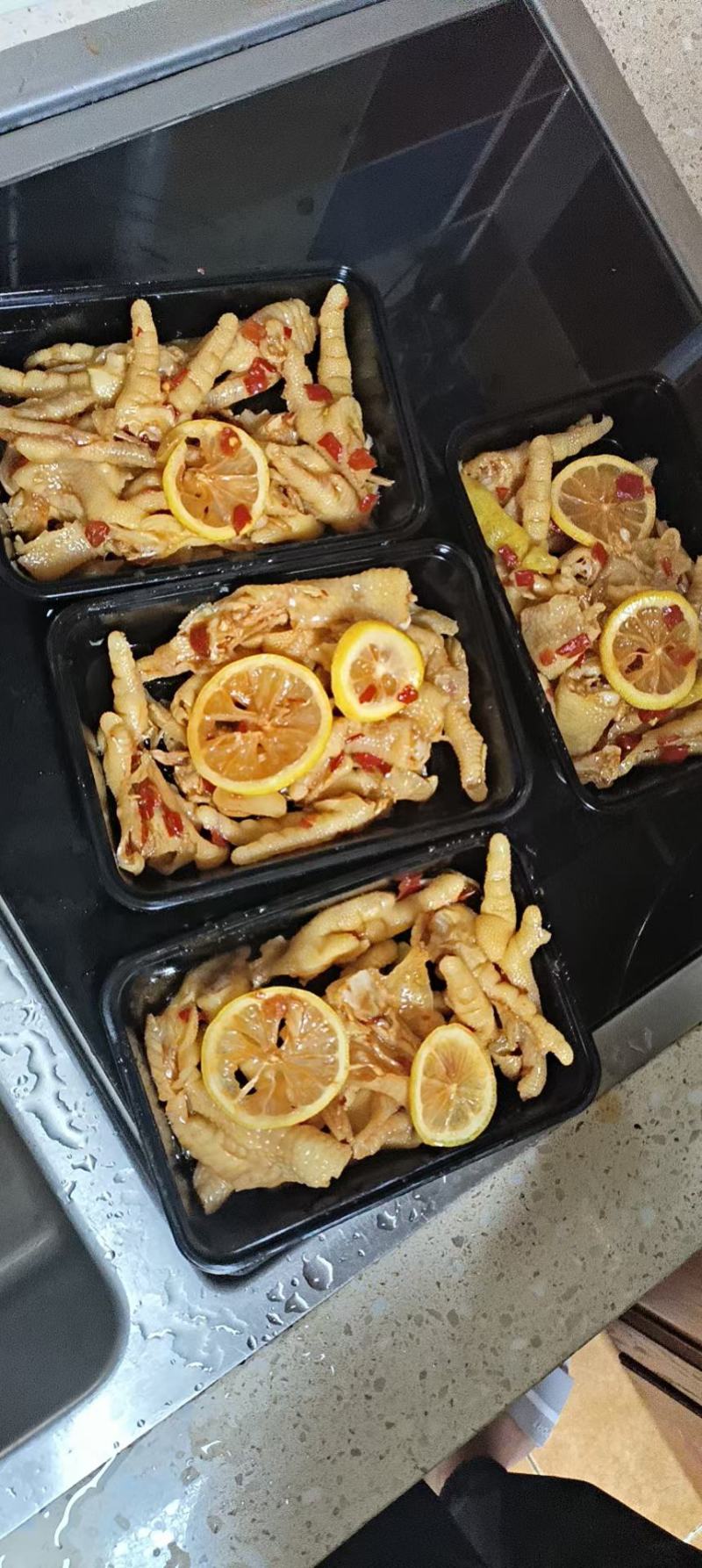 柠檬凤爪，开袋即食。净含量2000克。