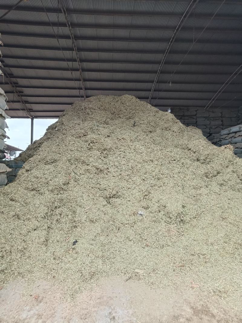 草场大量出售各种规格粉碎花生秧压缩包软包花生秧