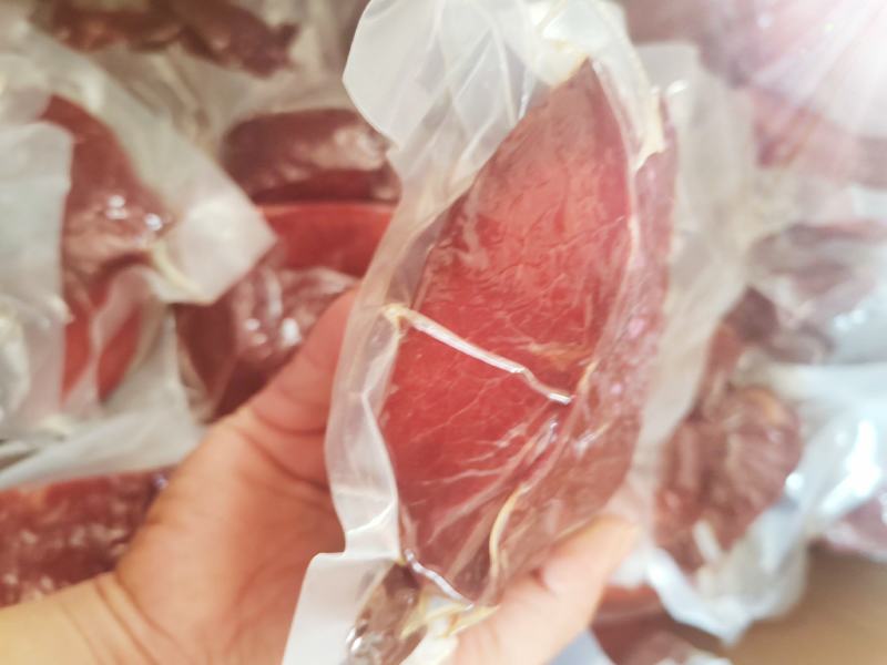 酱香肉，牛肉味的，五香，麻辣，两种风格，厂家供应！！