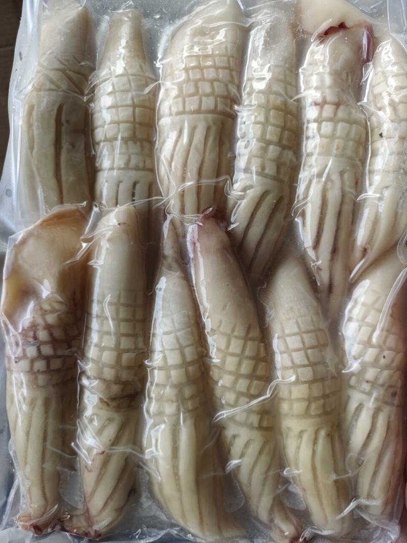 火箭鱿鱼，精选本港南沙红鱿鱼耳朵制作，鲜美脆口不缩水。