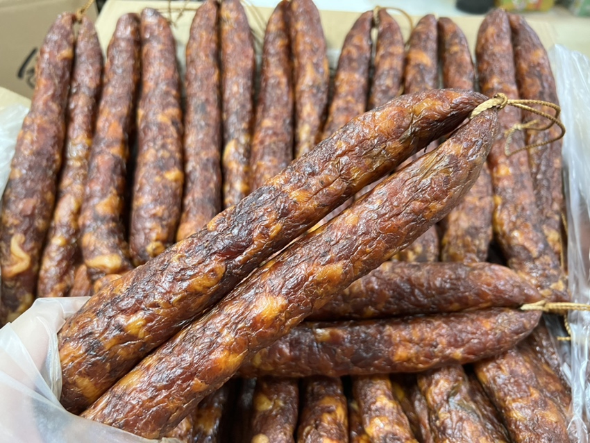 香肠切片摆盘与多种烹饪成品图