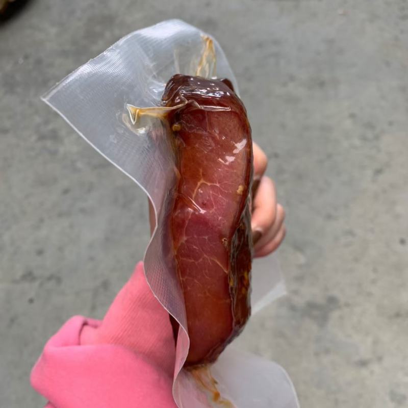 正宗四川特产酱香肉.麻辣味，五香味，真空包装