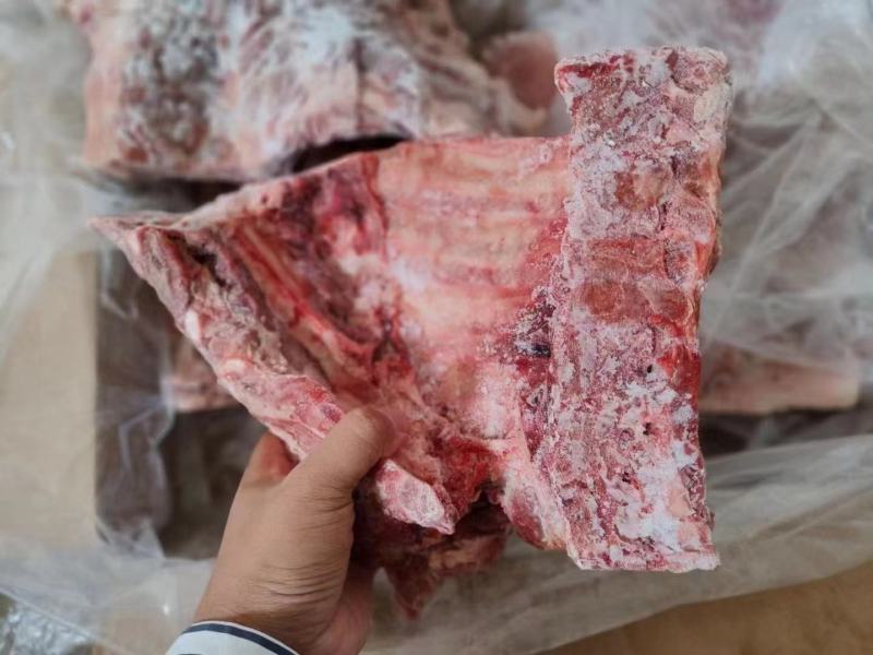 去颈去翅前排一件20斤，肉质新鲜度高，色泽新鲜，价格便宜