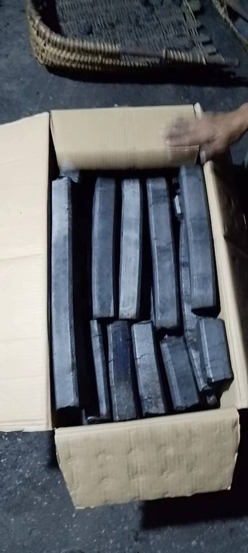 黄家木炭批发。