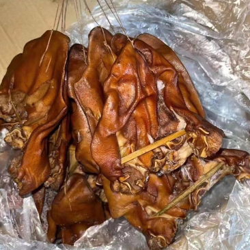 烟熏全干腊猪耳一手工厂餐饮净菜食品供应地摊新模式