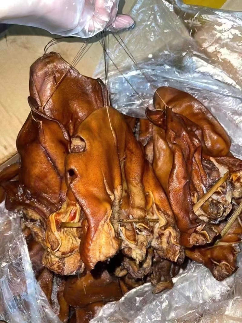 烟熏全干腊猪耳一手工厂餐饮净菜食品供应地摊新模式