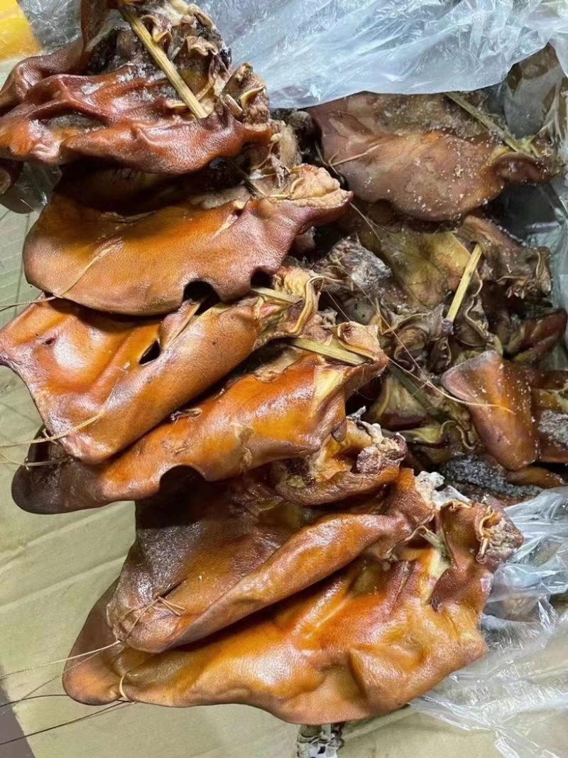 烟熏全干腊猪耳一手工厂餐饮净菜食品供应地摊新模式