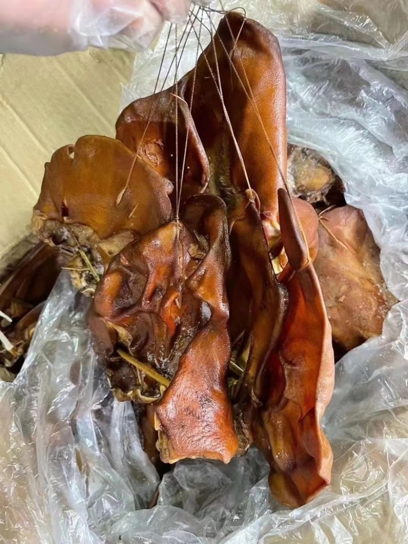 烟熏全干腊猪耳一手工厂餐饮净菜食品供应地摊新模式