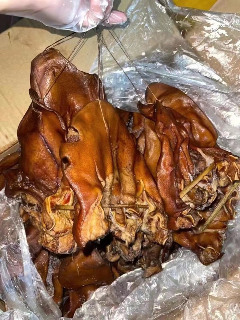 烟熏全干腊猪耳一手工厂餐饮净菜食品供应地摊新模式