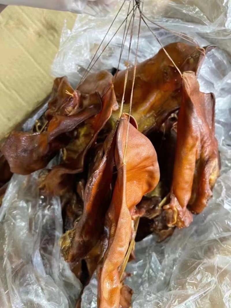 烟熏全干腊猪耳一手工厂餐饮净菜食品供应地摊新模式
