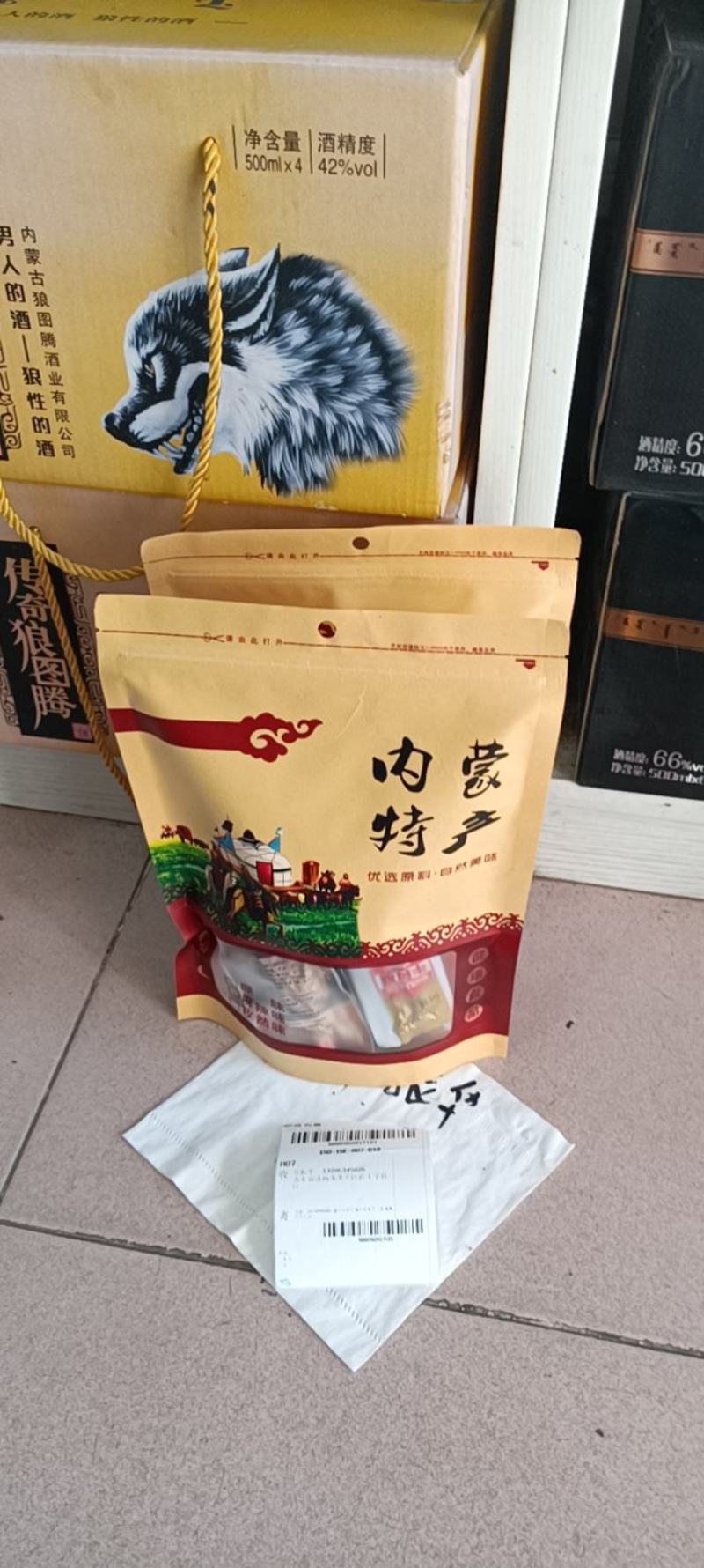 内蒙古正宗风干碳烤牛肉干，风干24小时后炭火烤制而成