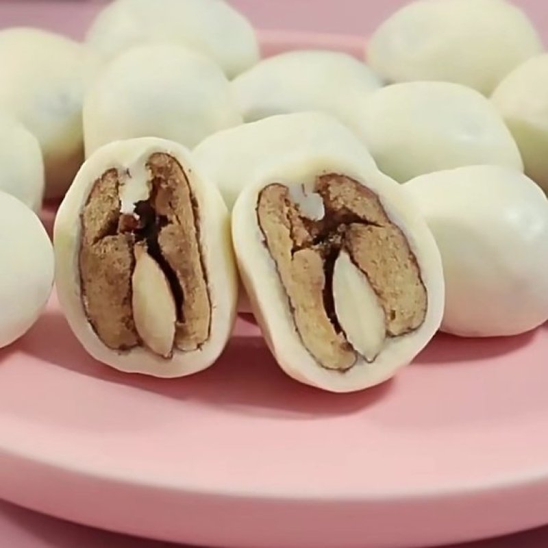网红奶枣巴旦木枣夹心手工零食休闲坚果微甜不腻