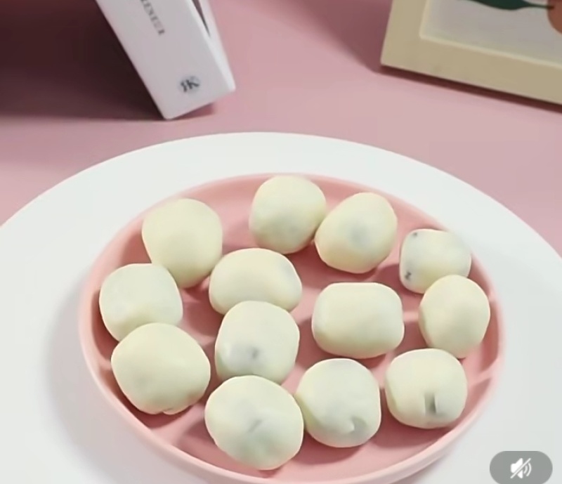 网红奶枣巴旦木枣夹心手工零食休闲坚果微甜不腻