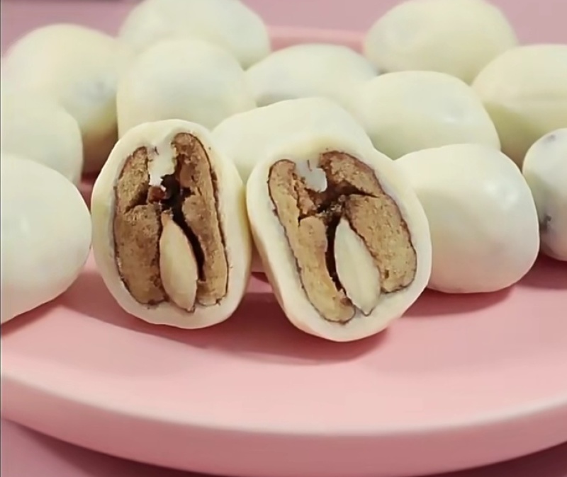 网红奶枣巴旦木枣夹心手工零食休闲坚果微甜不腻