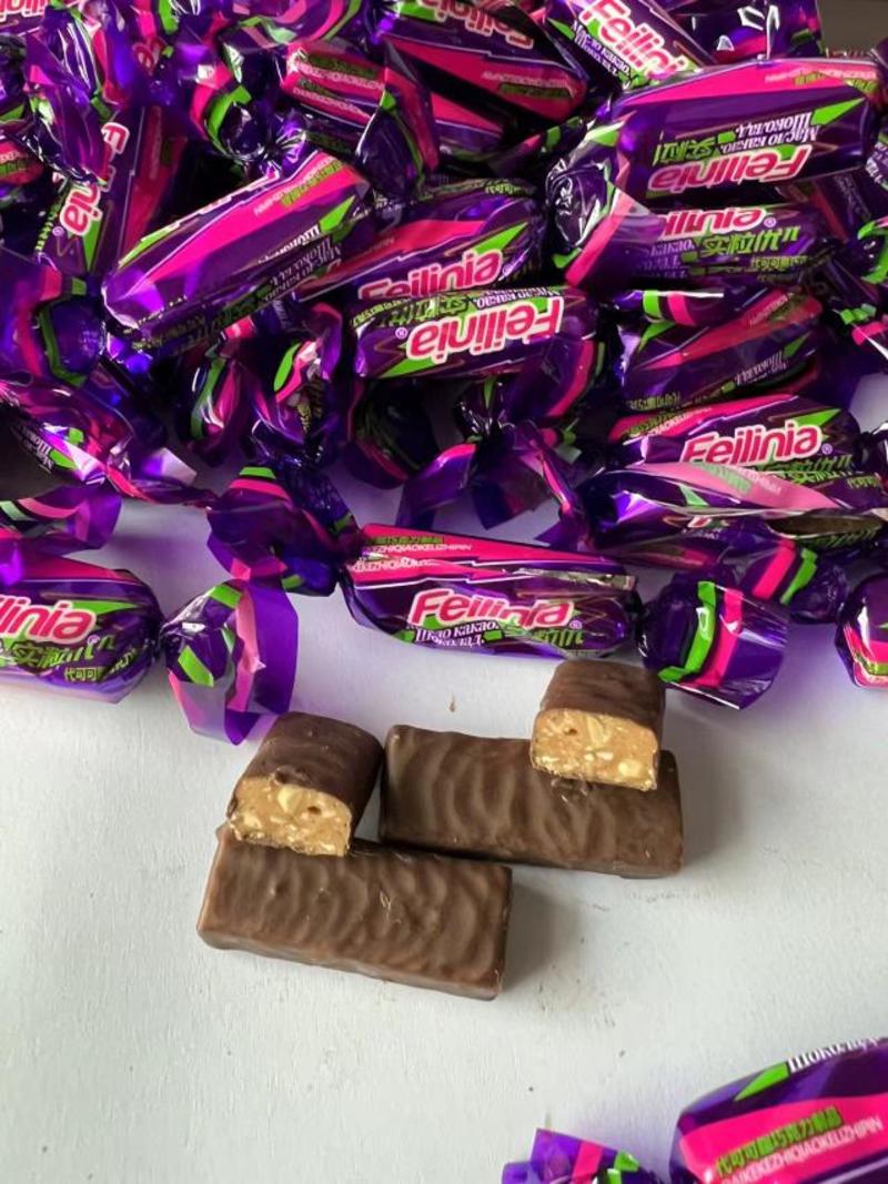 巧克力厂家批发紫皮糖地摊称斤赶集展销会年货零食一手货源