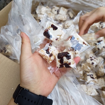 雪花酥散装独立包装雪花酥蔓越莓味道电商货源