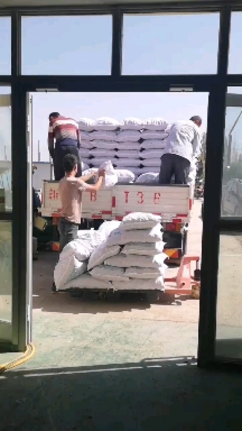 网红奶枣巴旦木枣夹心手工零食休闲坚果微甜不腻