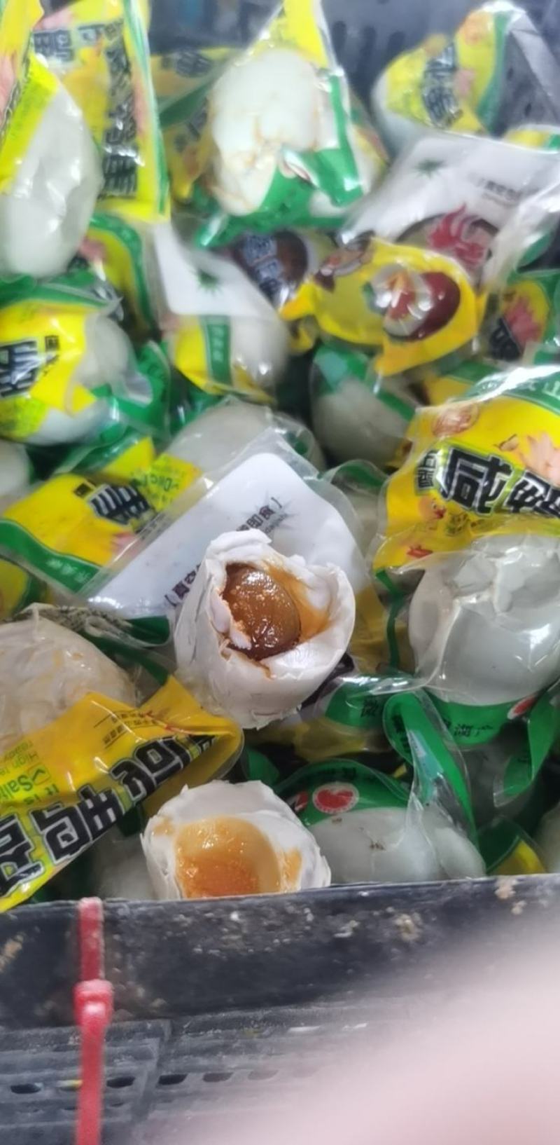 真空包装破损咸鸭蛋，通货，质量没得说，价格还美丽