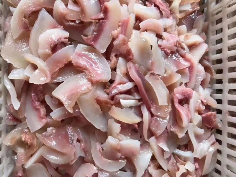 带肉公牛头皮，肉多整大，价格优惠，可接各种规格，可切块