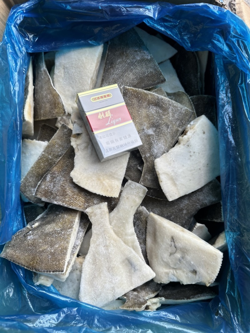 单冻三去鲽鱼块，价格不高，食堂用