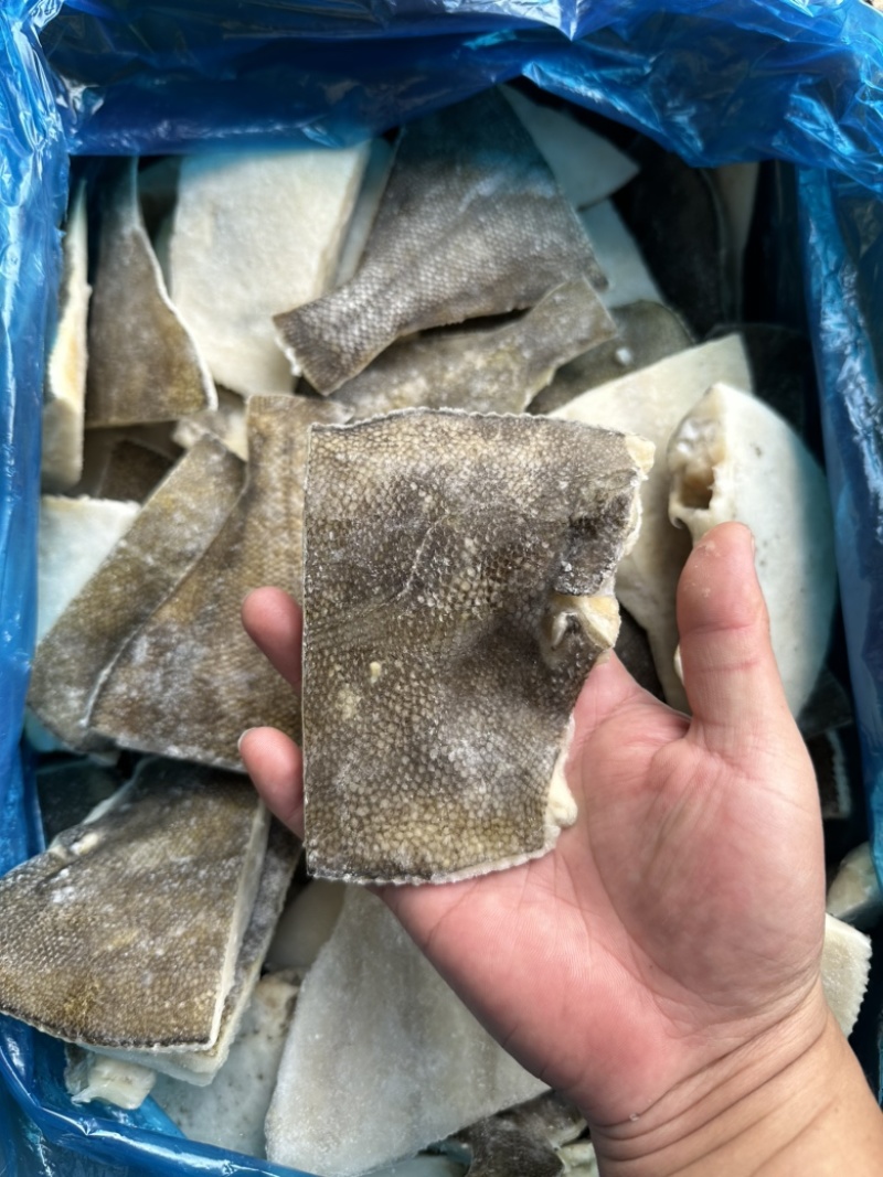 单冻三去鲽鱼块，价格不高，食堂用