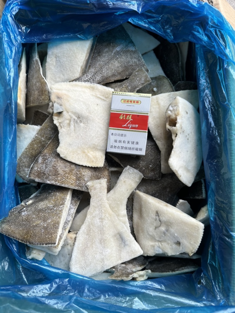 单冻三去鲽鱼块，价格不高，食堂用