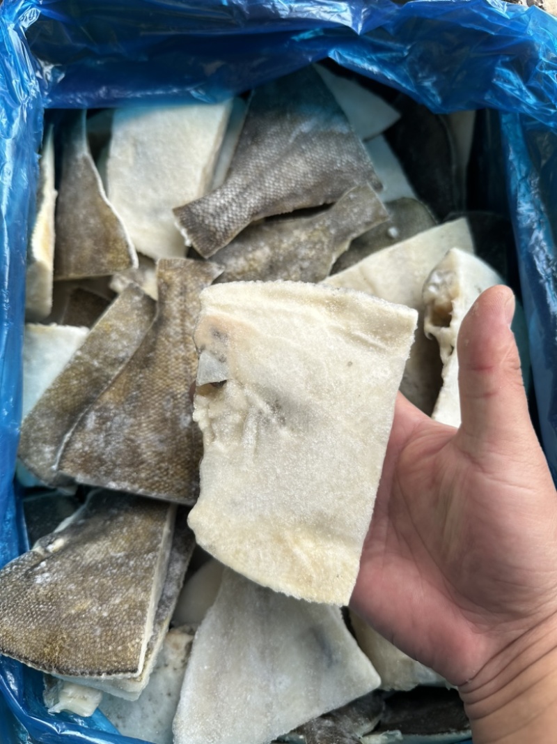 单冻三去鲽鱼块，价格不高，食堂用