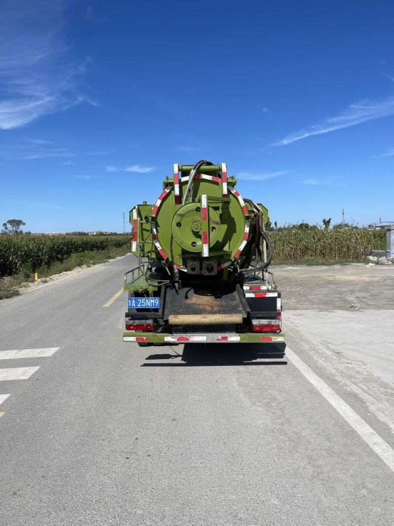 蓝牌清洗吸污车，国六排放标准，二手车的价格，新车的状态