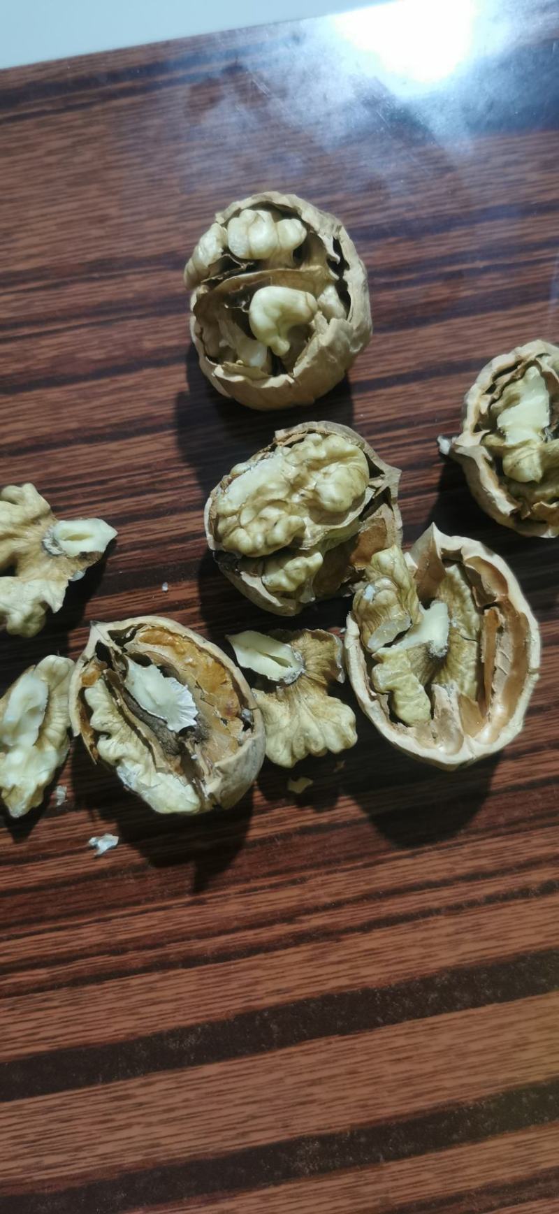 千亩纯清香基地直供全国各地，口感十足，仁白仁饱。