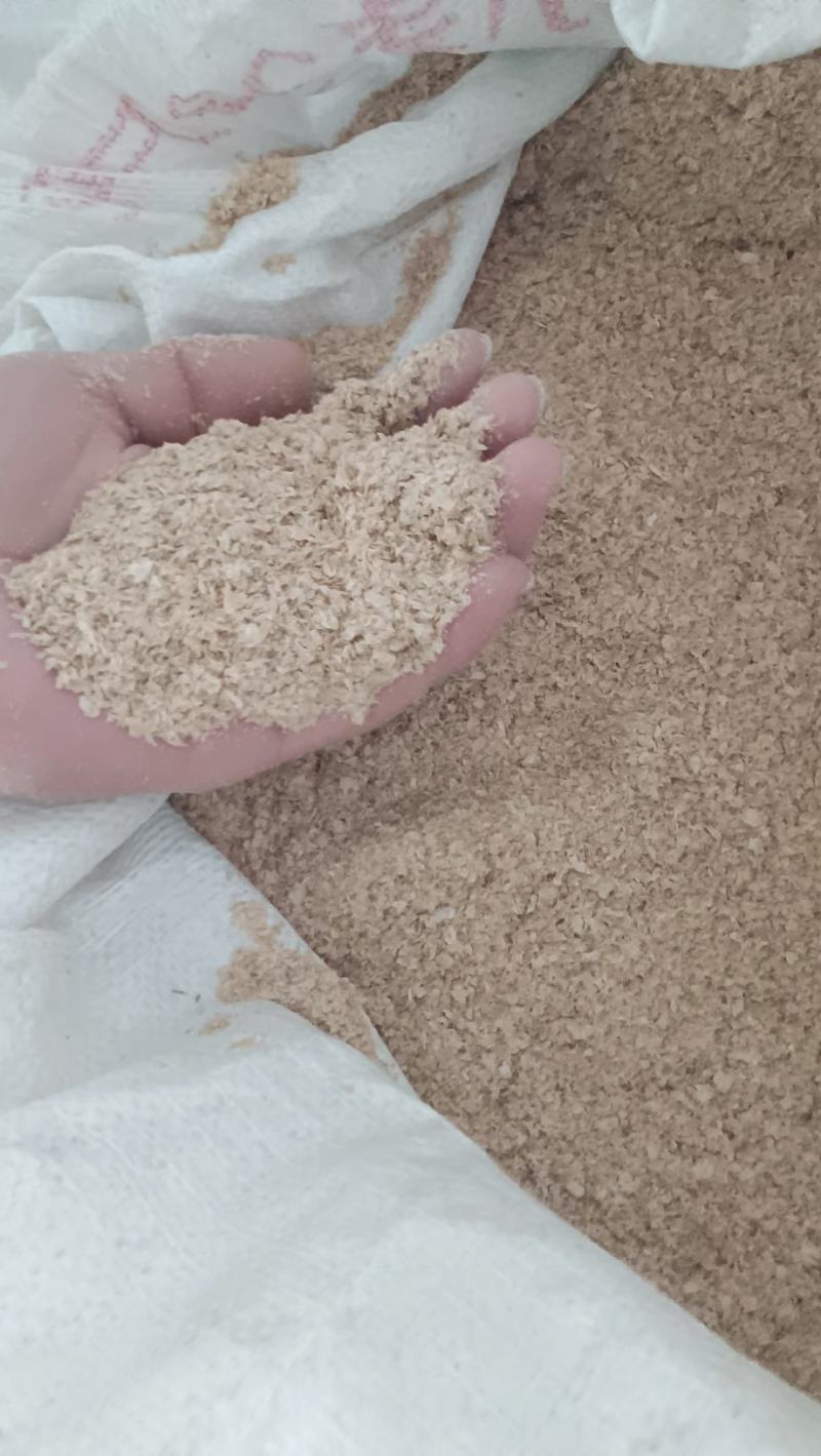 大量出售麸皮，价格优惠，欢迎各位老板来电洽谈