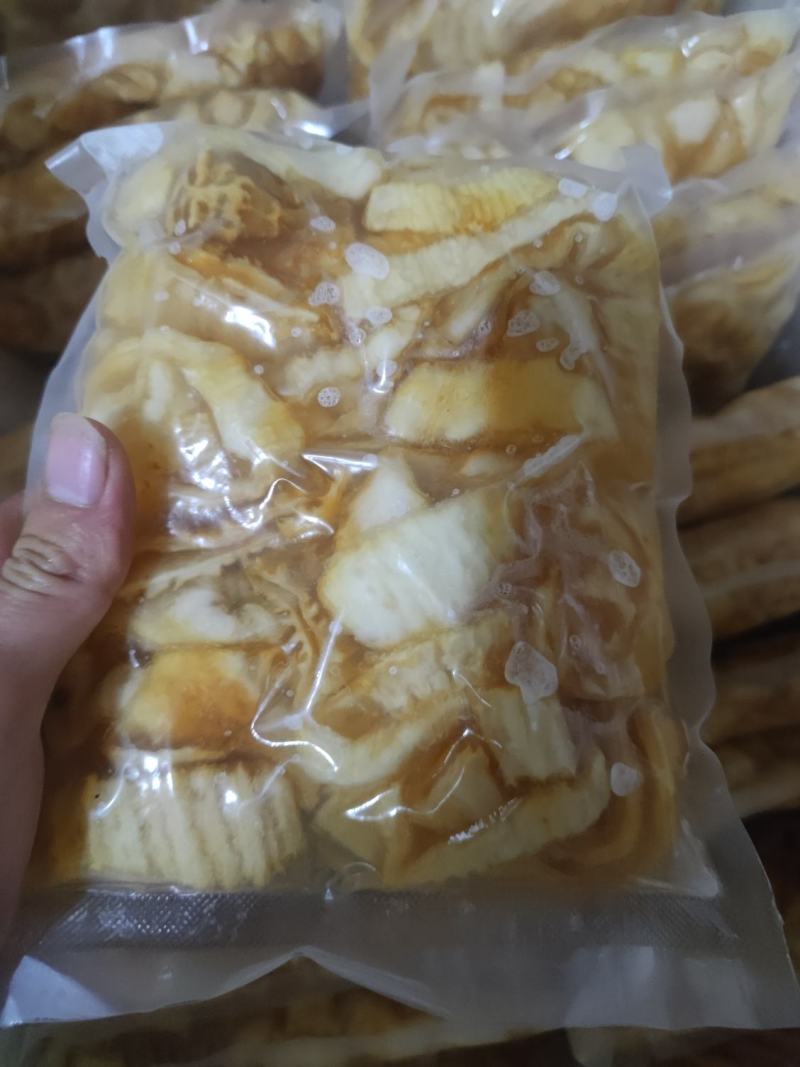 金枪鱼肚。真空包装。