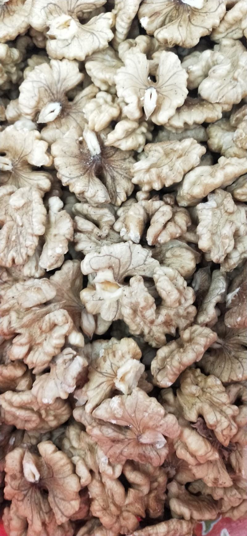 凤庆县各种品质的核桃仁出售