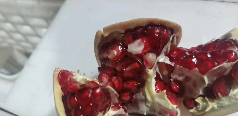 榨汁石榴，蒙自石榴，硬籽石榴，禄子石榴，云南石榴，