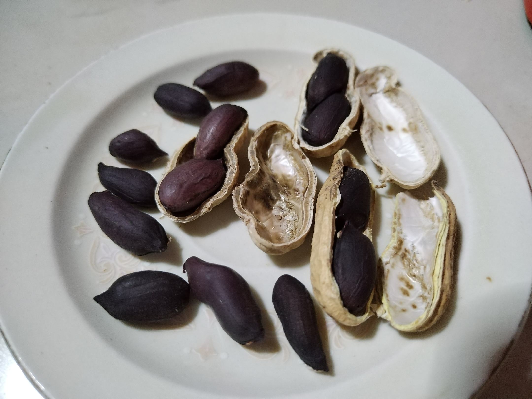 生花生与熟花生对比图