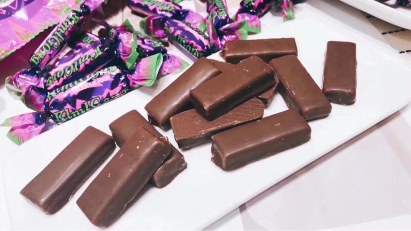 俄罗斯风味紫皮糖巧克力紫皮糖夹心巧克力糖果一袋一斤零食