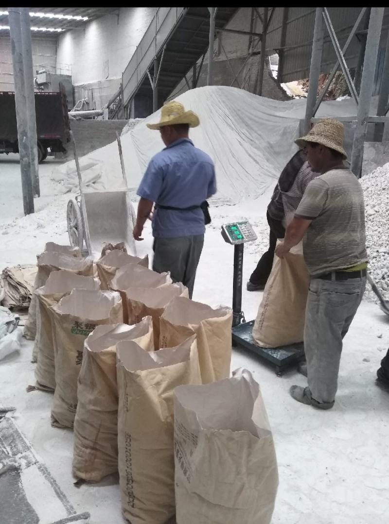 厂家大量供应石灰石生石灰石灰粉氧化钙氢氧化钙